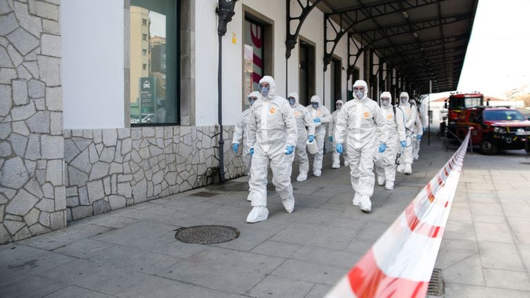 The army's emergency unit UME disinfecting Granada station on Thursday.