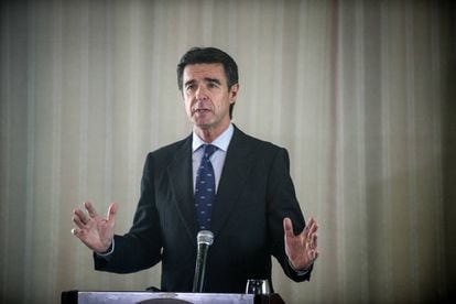 Acting Industry Minister José Manuel Soria at a press conference in Lanzarote on Monday.