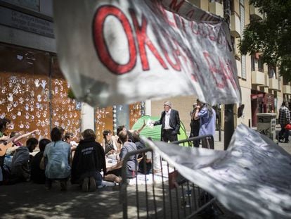 Squatters protesting the eviction in Gràcia.