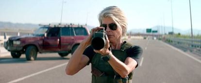 Linda Hamilton, in 'Terminator: Dark Fate' (2019), once again proving that no one carries a 'bakooza' as well as she does.