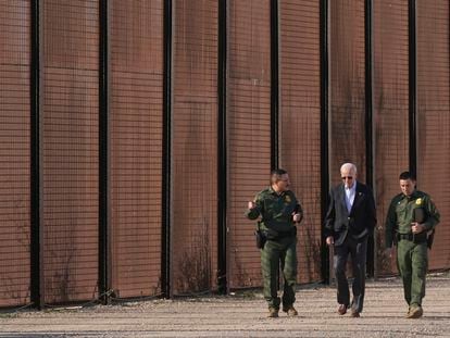 President Joe Biden walks with US Border Patrol agents along a stretch of the US-Mexico border in El Paso Texas, on January 8, 2023.