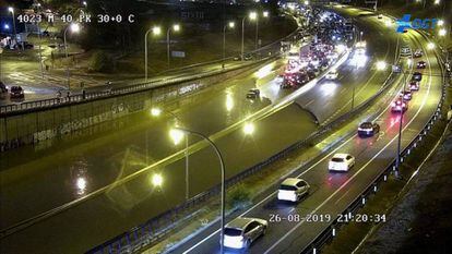 An image from Spain’s DGT traffic authority of the M-40 cut off near La Fortuna in Leganés.