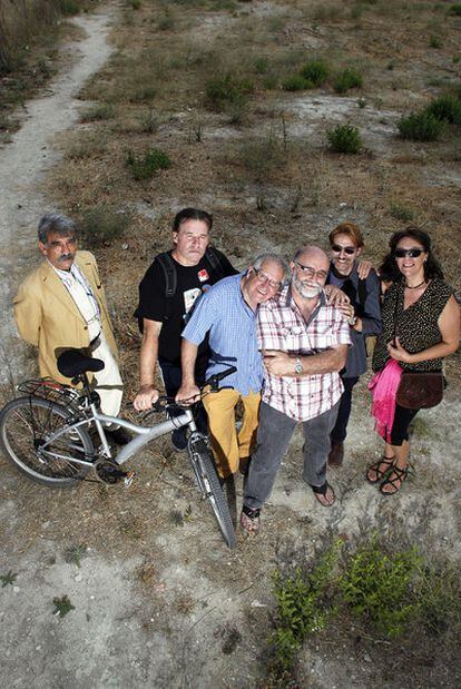 President Federico Armenteros (with beard) with foundation members and the project director (l).
