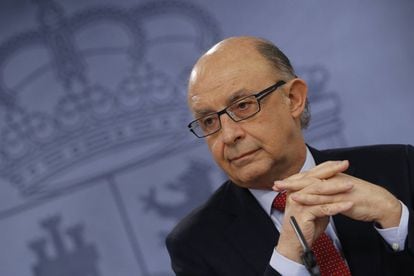 Acting Finance Minister Cristóbal Montoro is ready to take corrective action against the regions.