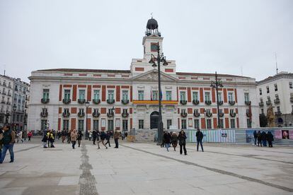The Puerta del Sol public square in Madrid is undergoing renovations that do not include a single tree. 