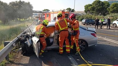 Fire crews at a traffic accident in Valencia this week.