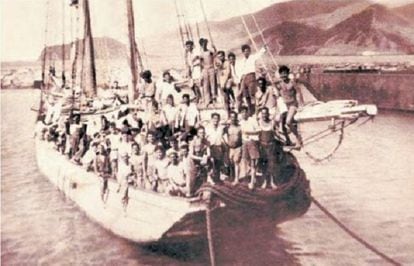 A group of Spaniards arrives in Venezuela from the Canary Islands in 1949.