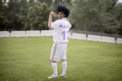 Dani Sánchez, from Badajoz, is getting married on June 25, 2016. His friends have dressed him up as Real Madrid player Marcelo because he is a fan.