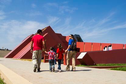 Exterior of the Royal Tombs of Sipan Museum, designed by architect Celso Prado Pastor and located in the province of Lambayeque, Peru. 