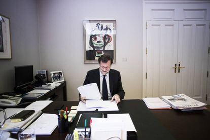 Spanish PM Mariano Rajoy at his desk.