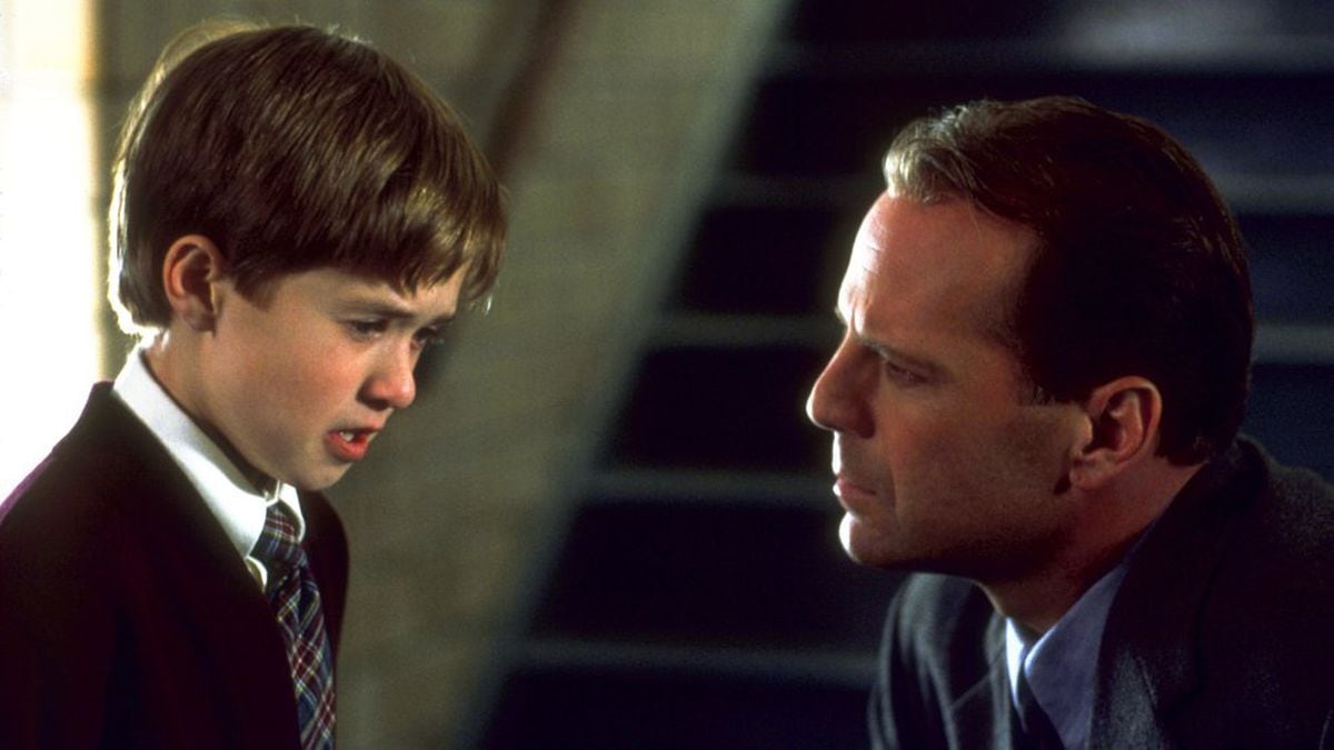Child actor from ‘The Sixth Sense’ pays tribute to Bruce Willis: ‘He’s a true legend who has enriched all of o - EL PAÍS in English