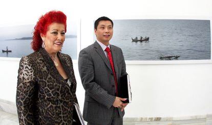 Consuelo Ciscar, former director of IVAM, posing with alleged Chinese mafia ringleader Gao Ping in 2008.