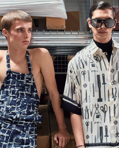 Overalls with frayed denim and the iconic Fendi logo, and printed shirt.
