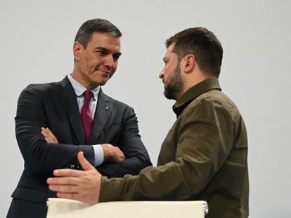 Spanish Prime Minister Pedro Sanchez speaks with Ukraine's President Volodymyr Zelenskiy at the European Political Community Summit in Granada, Spain, October 5, 2023.