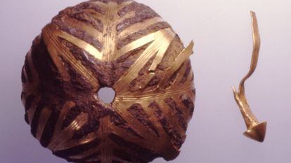 A sword pommel from the Villena hoard, made with iron from a meteorite and inlaid gold which forms a four-pointed star motif.