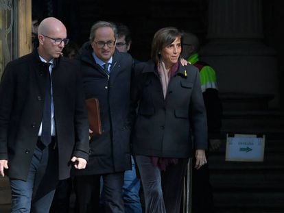 Catalan premier Quim Torra (C) leaves the courthouse in Barcelona on Monday.
