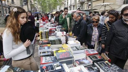 The stand of the Negra y Criminal book store on La Rambla in Barcelona on Monday. 