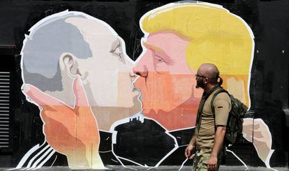 Street painting in Lithuania shows Trump shown kissing Vladimir Putin.