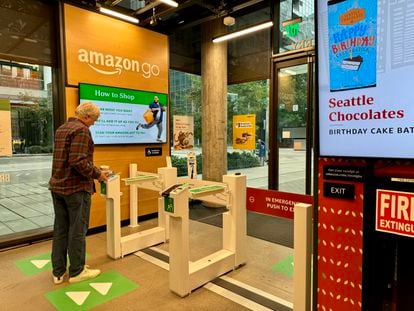 An Amazon Go customer pays with the store's mobile app at the self-service checkout counter.