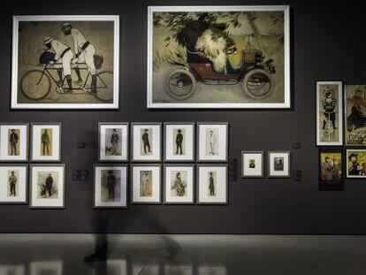 Artist Ramon Casas and his friend Pere Romeu on a tandem and in a car above drawings of the artists who frequented the Els Quatre Gats bar.