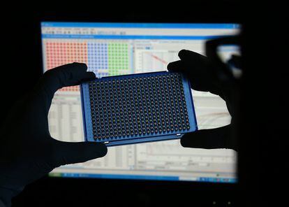 A researcher performs a PCR test at the Severo Ochoa Center for Molecular Biology in Madrid.