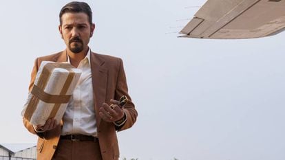 Diego Luna in a scene from 'Narcos: México'.