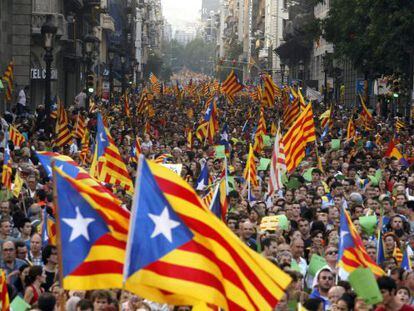 Around 600,000 pro-Catalan independence supporters take to the streets in Barcelona for the annual Diada or national holiday.