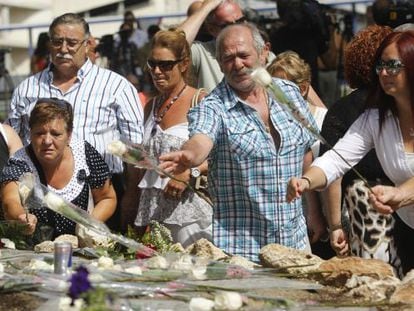 People in the gardens at Barajas Airport last year, remembering the victims of the 2008 crash