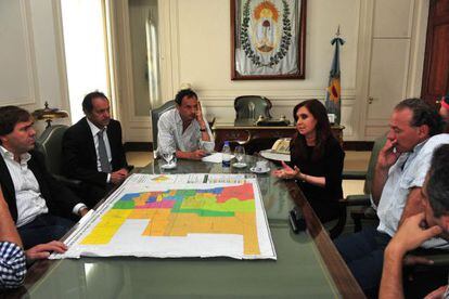 Argentinean President Cristina Fern&aacute;ndez meets with regional and provincial authorities on Wednesday. 