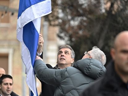 Eli Cohen (C), Minister of Foreign Affairs of Israel and Michael Brodsky (C-R), Ambassador of Israel to Ukraine raise Israel flag during the reopening ceremony of the Israeli embassy in Kyiv on February 16, 2023.