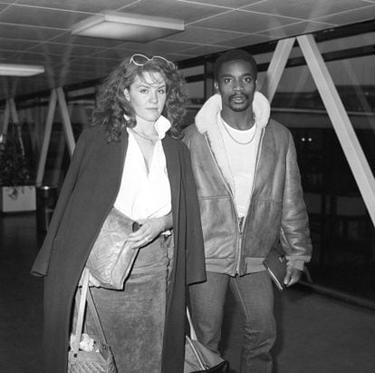 Laurie Cunningham and his girlfriend Nikki Brown at Heathrow Airport in 1980.