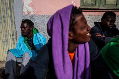 New arrivals do not spend much time on the islands. Unlike the 2020 crisis, the Spanish government is transferring them quickly to the mainland to avoid the collapse of the Canary Islands’ system. 
