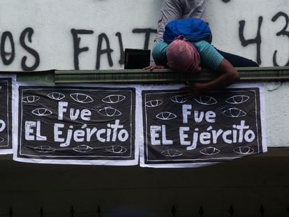 A protest outside Military Camp 1-A, in Mexico City, over the disappearance of the 43 students from Ayotzinapa. The signs read: "It was the military."