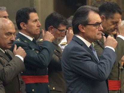 Catalan regional premier Artur Mas (second from right) during an official ceremony this week.