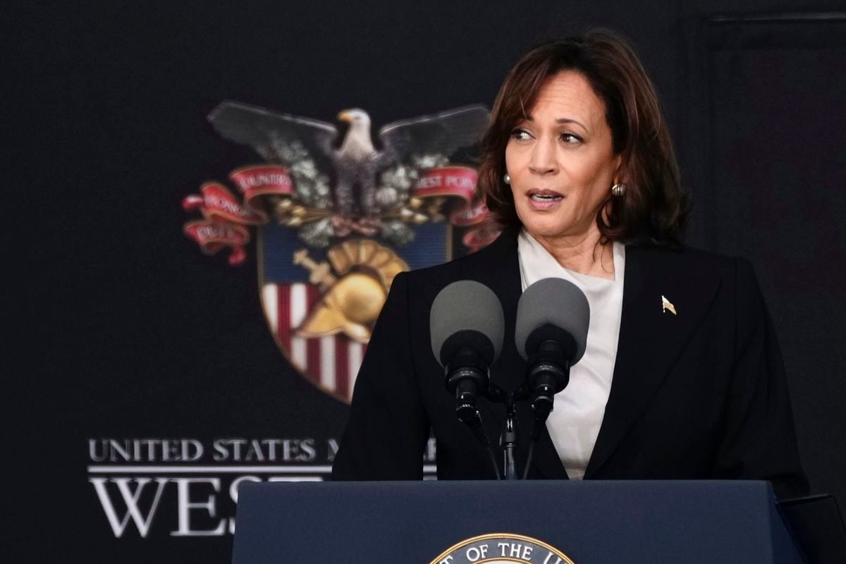 Kamala Harris, first woman to give commencement speech at West Point