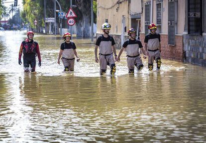 Emergency crews in Dolores, Alicante.