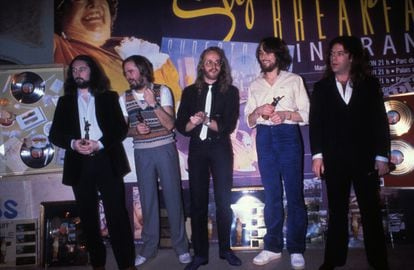Supertramp receive the gold disc for 'Breakfast in America' in Paris on November 28, 1979. 