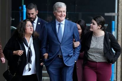 Steve Johnson, center, the brother of Scott Johnson, walks with his wife Rosemarie, left, and daughter Tessa outside the New South Wales Supreme Court in Sydney