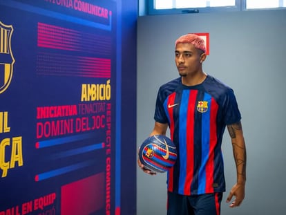 Mexican soccer player Julián Araujo during his presentation for FC Barcelona this Friday.