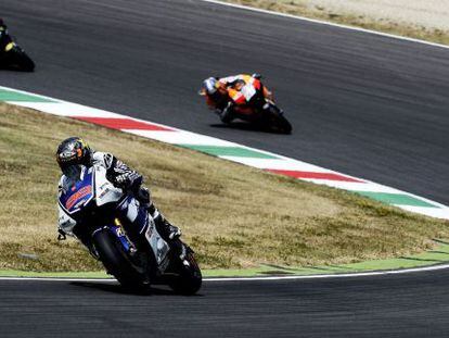 Jorge Lorenzo leads the way on his Yamaha at Mugello, with Dani Pedrosa&rsquo;s Honda in second and Italy&#039;s Andrea Dovizioso (Yamaha) third. 