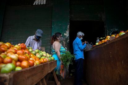 People shop at a food market in Havana.