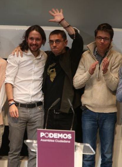 Pablo Iglesias (in white shirt and ponytail) with members of Podemos' leadership.