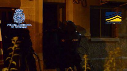Spanish police arresting one of the suspects.
