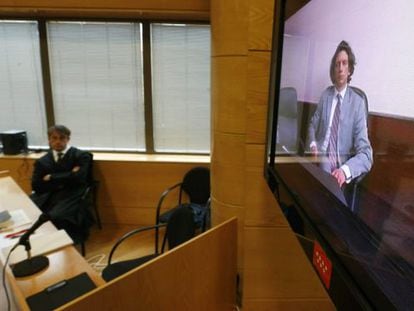 North American cyclist Tyler Hamilton testifies via videoconference in the Operation Puerto trial.