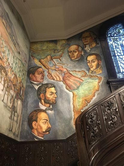 Fragment of the mural at the Mexican Cultural Institute in Washington, by Roberto Cueva del Río. On the left, from top to bottom: Benito Juárez, Abraham Lincoln and José Martí. On the right, from top: George Washington, Miguel Hidalgo and Simón Bolivar.