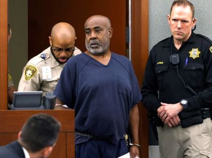 Duane Davis, a former gang member charged in the 1996 murder of hip-hop star Tupac Shakur, is led into the courtroom during his arraignment at the Regional Justice Center in Las Vegas, Nevada, US October 4, 2023