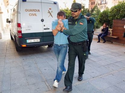 F. S. M., who has been implicated in the fraud, arrives to make his statement to the Teruel court.
