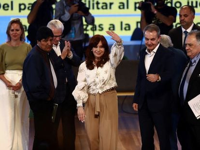 Cristina Fernández de Kirchner with José Luis Rodríguez Zapatero, Evo Morales and Baltasar Garzón during a meeting of the Puebla Group in Argentina.