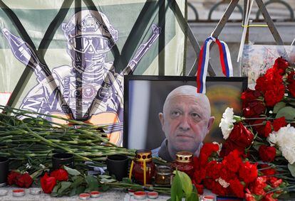 A view shows a makeshift memorial set up after the presumed death of Yevgeny Prigozhin, head of the Wagner mercenary group, in a plane crash, in Moscow, Russia, on August 25, 2023.