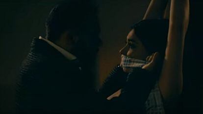 Still photo from the music video Fuiste mía by Gerardo Ortiz.